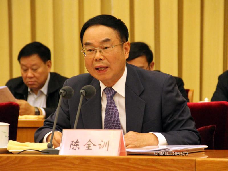 中國有色金屬工業(yè)協(xié)會(huì)會(huì)長陳全訓(xùn)作主題報(bào)告。