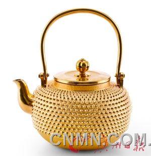 霰形純金壺。