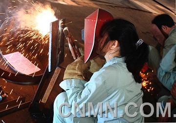 青春在技改一線閃光（圖文王冠東、藍偉國）