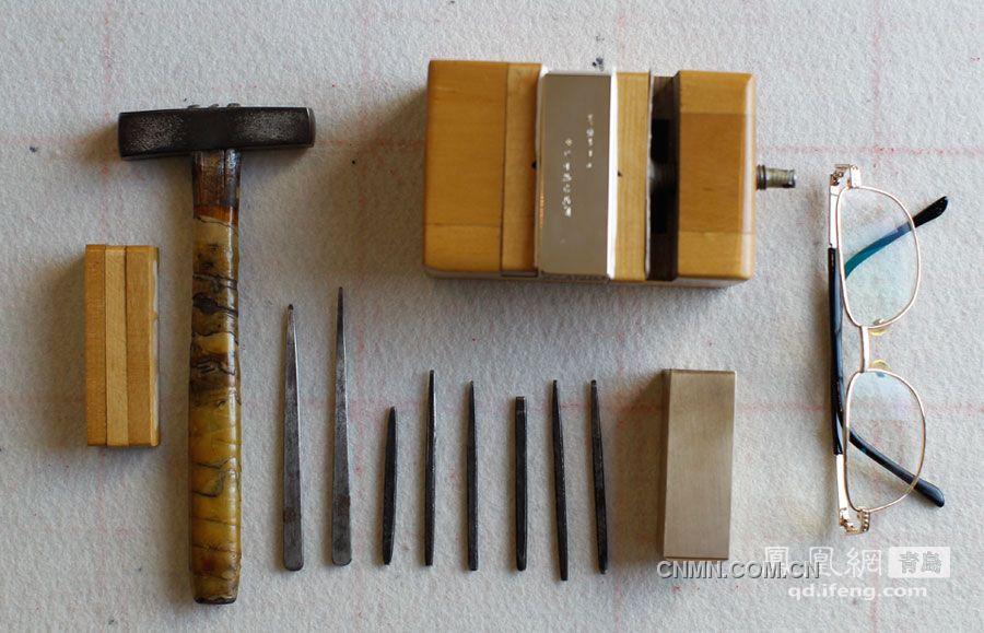 圖為：金屬篆刻所使用刀具。