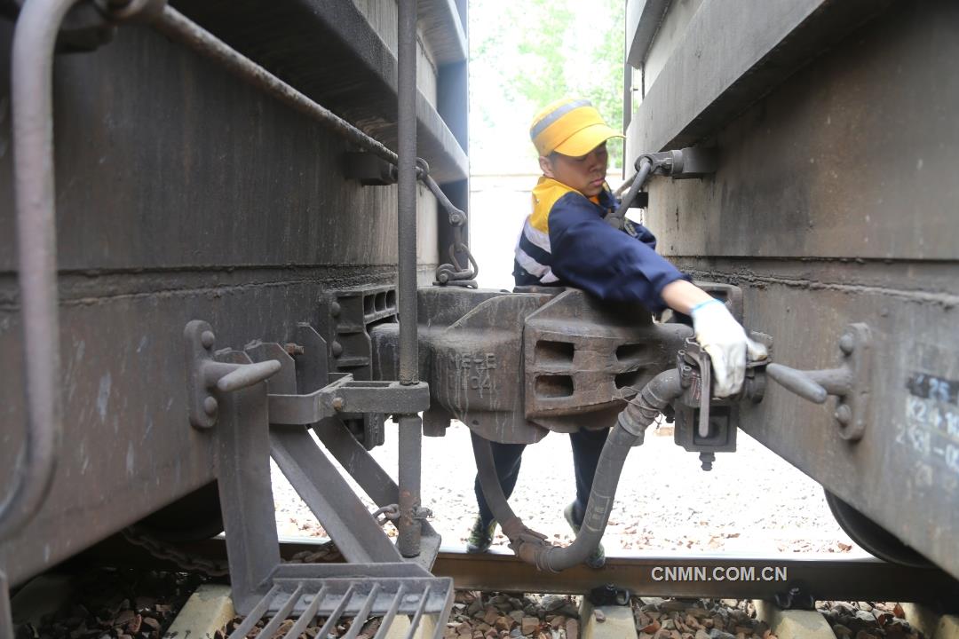 鄭州局2025年調(diào)車(chē)技能競(jìng)賽實(shí)作項(xiàng)目在中部陸港舉辦